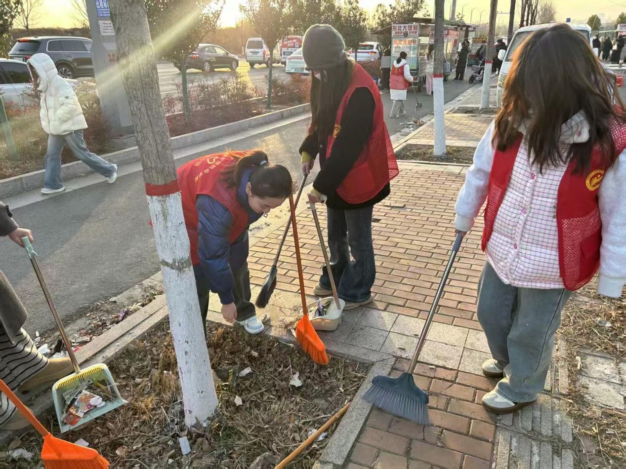 践行贺信精神 志愿点亮青春  ——中专部团总支志愿服务活动